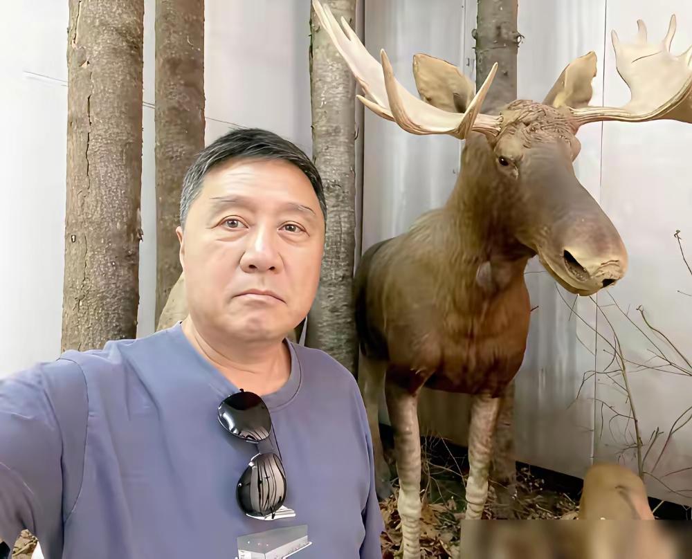 【两人结局不同】两人经历差不多为了捧红新人都离婚了一个最后得到一套房一个