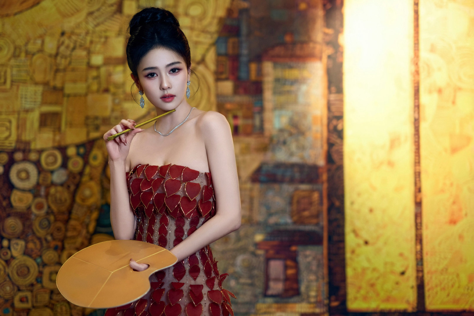 #白鹿古堡女爵#贴合芭莎红毯主题的两套造型，白鹿贡献了非常绝佳的两套高定演绎，红白皇后反差感拉满了！