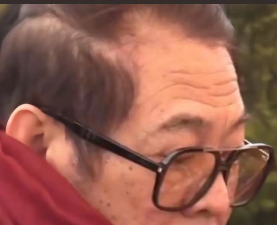 62岁李连杰已交代后事李连杰接受采访说海葬和树葬都无所谓。离世后不立碑、不办