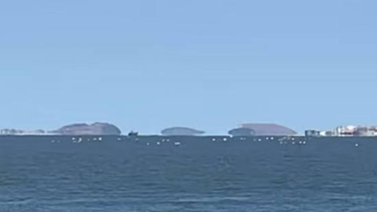 岛屿船只悬浮半空中山东烟台现罕见奇观近日,在山东烟台长岛出现罕见的自然奇观,
