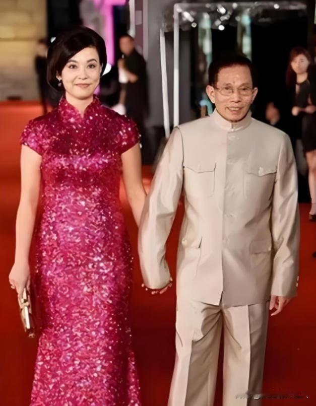 2001年某晚，香港知名武术指导刘家良因思念妻子，决定偷偷回家给她一个惊喜，没想