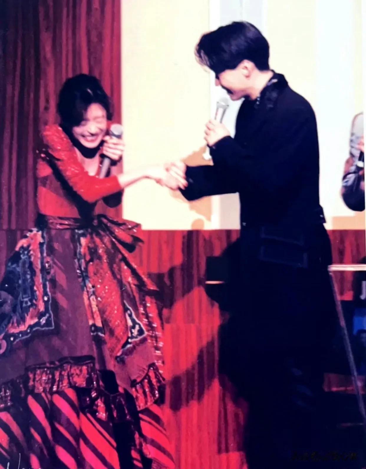 中森明菜：黎明你实在太帅啦！1995，上世纪末港日巨星的会晤，谈话如下：中