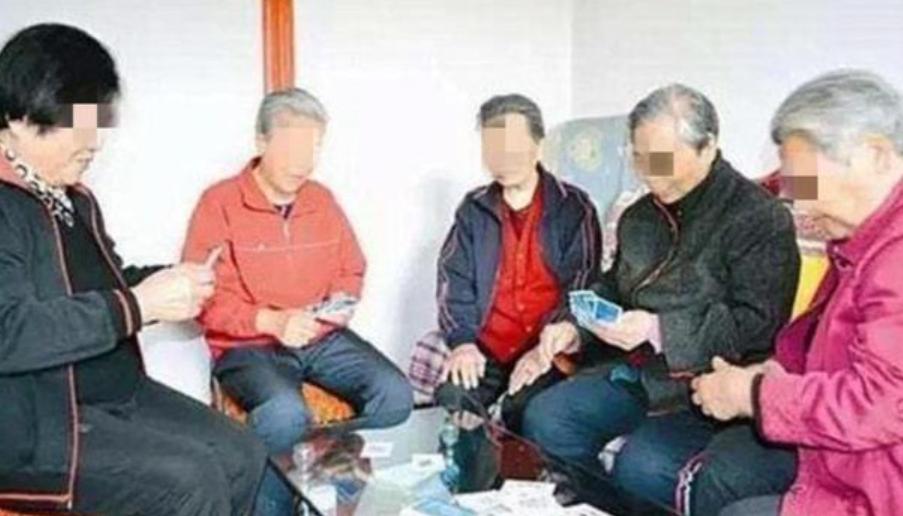 年轻的时候，总觉得养老是道能随心挑选的多选题，等真的看着身边长辈一个个步入晚年，