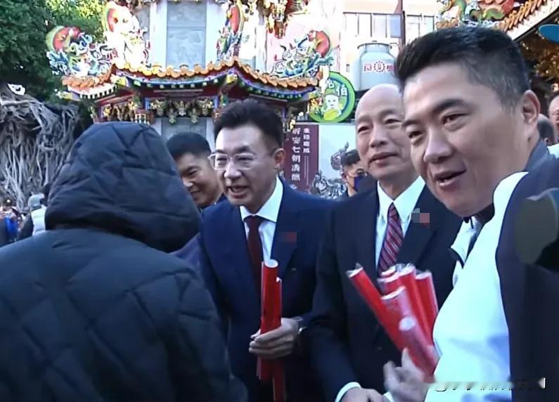 当韩国瑜喊出那句“死忠兼换帖”的时候，我就知道，江启臣稳了。台中宫庙活动现场