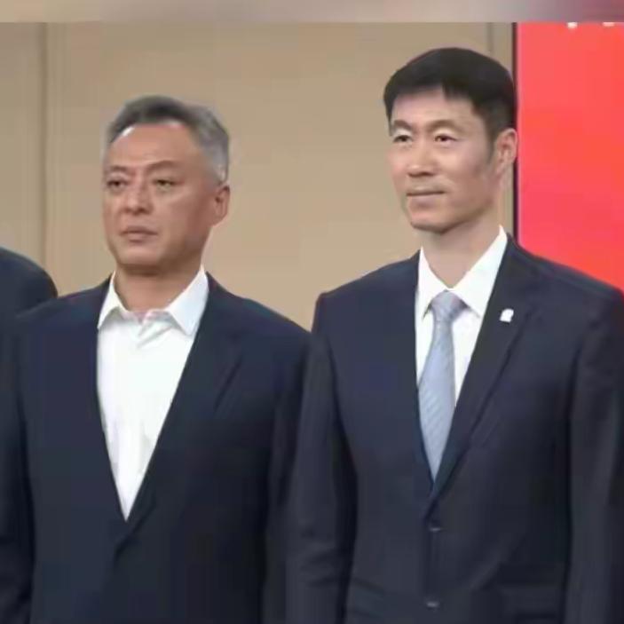 国乒男队现状不容乐观，樊振东回归应该迫在眉睫，原因有如下几点：1，国乒头号主