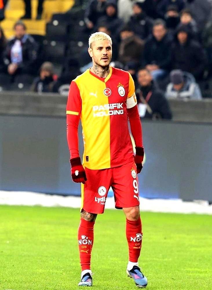 114场狂轰71球，却被国家队彻底遗忘超过7年。当梅西在卡塔尔捧起大力神杯