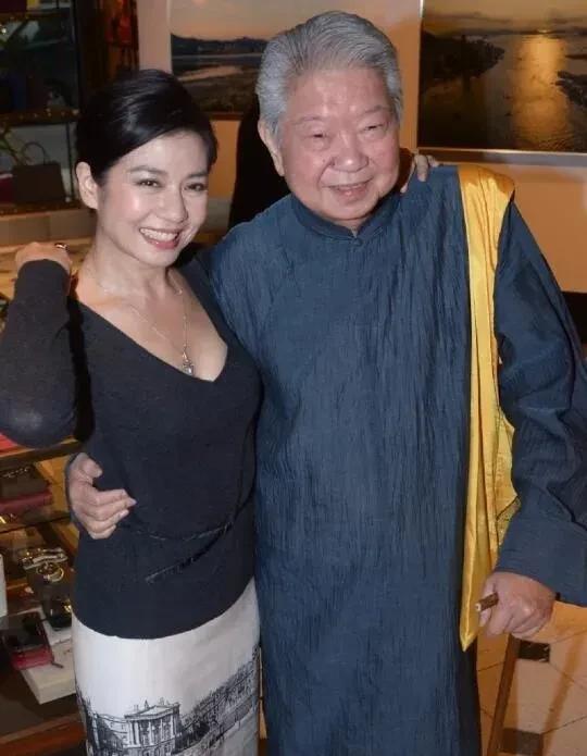 蔡澜是香港四大才子中最没才华的，但却是最有钱的，正是因为他的钞票多，所有以一生才