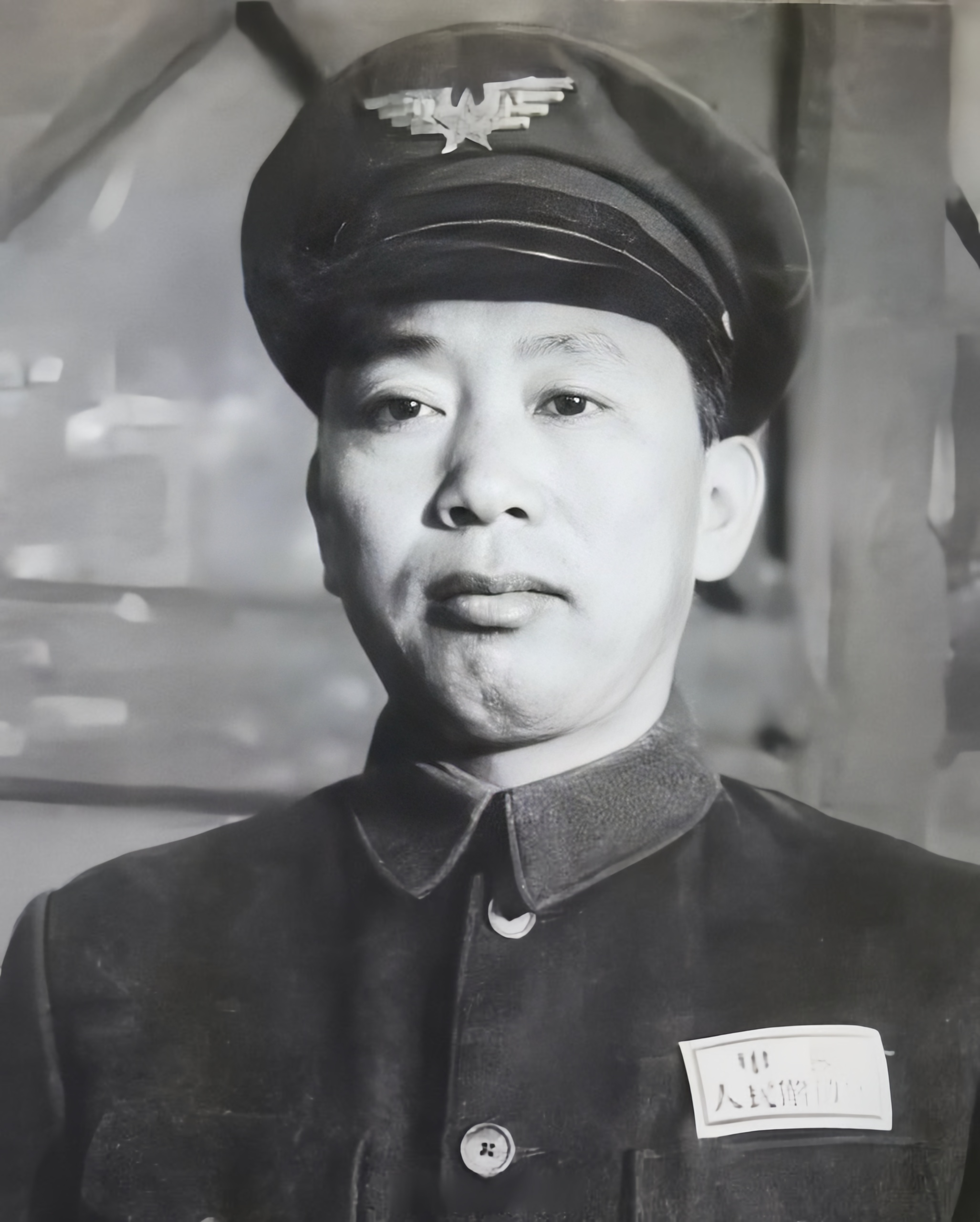 解放天津战役开打，六纵17师迅速从一纵撕开的口子，攻入市区。一纵司令李天佑拦住龙