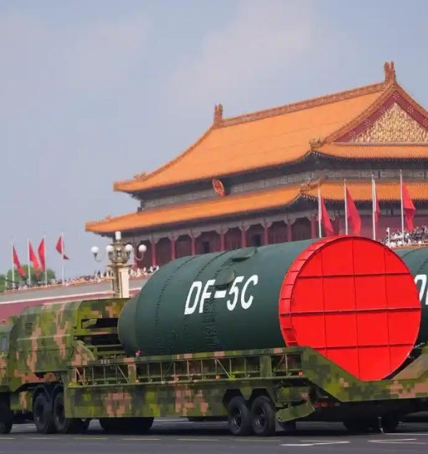 东风5C竖起来的那一刻，为何全世界都劝中国冷静？真这么夸张吗？如果说导弹是一