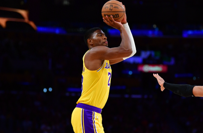 八村这不是挺有产量的吗，还能自主进攻。为啥雷迪克就不喜欢用呢我看国家队八村个