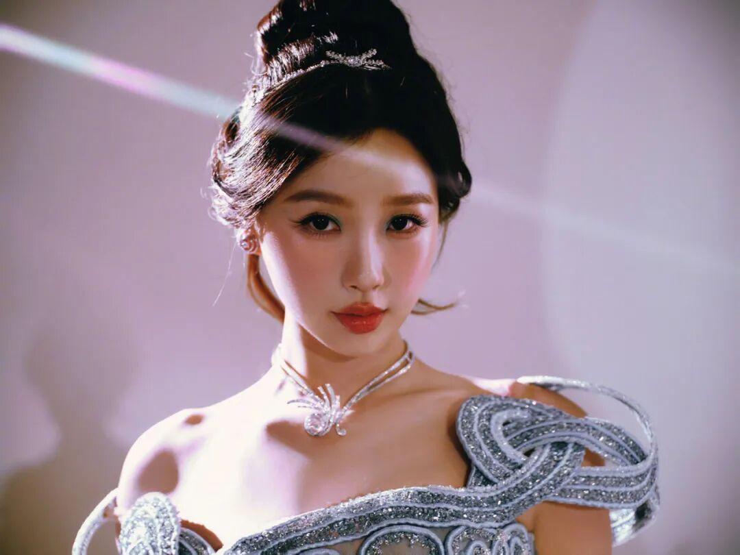 从2025年5月23日开始，“老潘财商”连续发布视频，质疑虞书欣的父亲虞丕杰名下