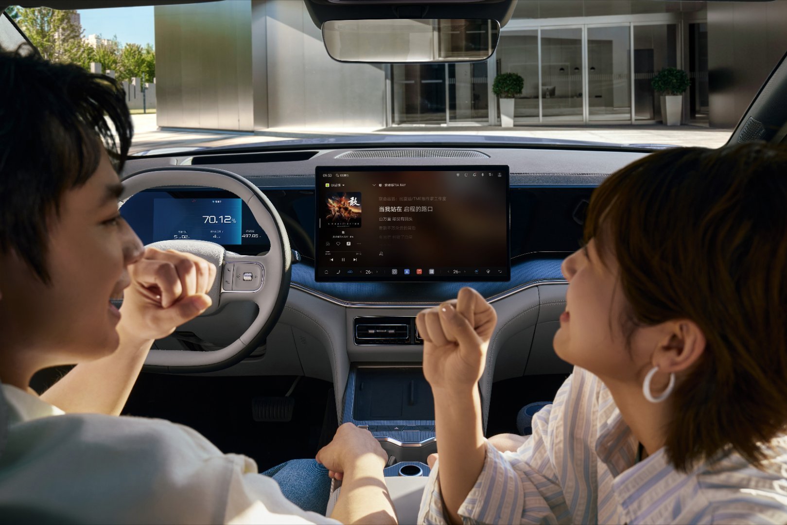 比亚迪宋UltraEV正式上市，共4款车型，包括605KM领先型、605KM