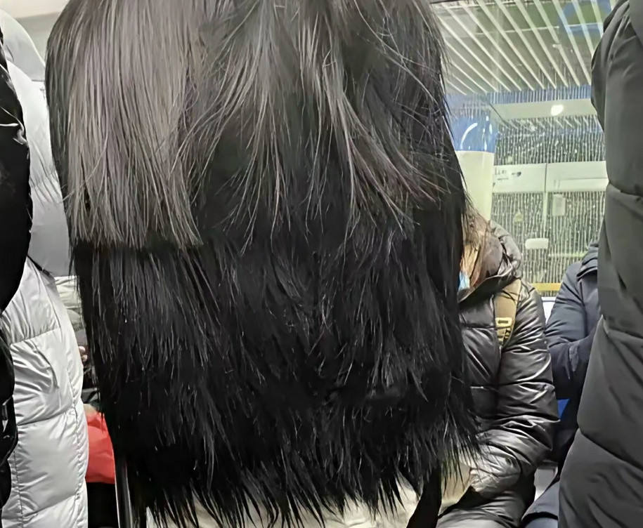 第一眼看时还以为是头发！有没有跟我一样的？