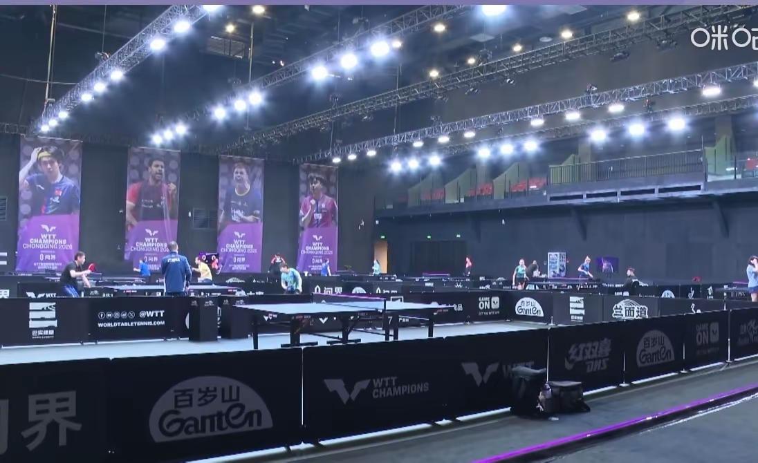 莎莎的“倔脾气”又来了！今天莎莎3:0赢了朱芊曦，但小朱的反手球给莎莎带来了一