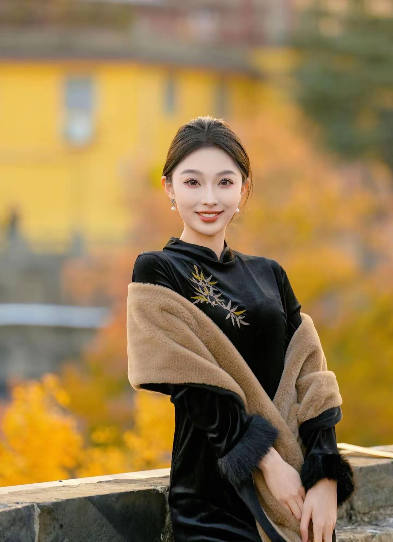 青山环抱，溪水潺潺，家乡的每一寸土地都藏着童年的欢笑，是心底最深的眷恋。