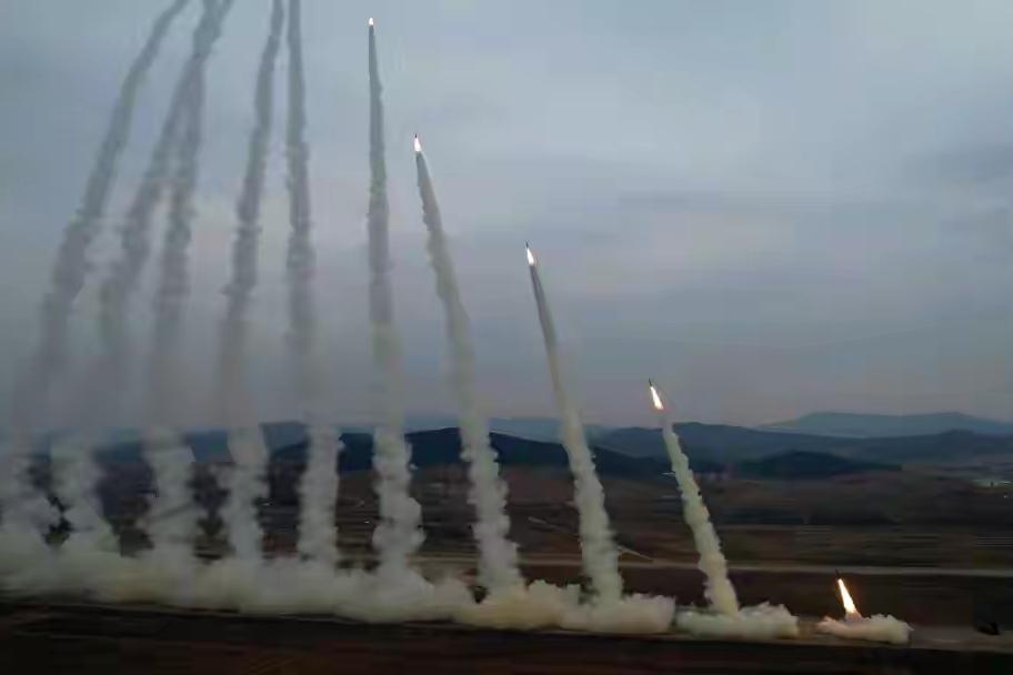 燃！燃！燃！密集升空！美日韩全紧盯！3月14日朝鲜十数枚导弹直冲日本海，这