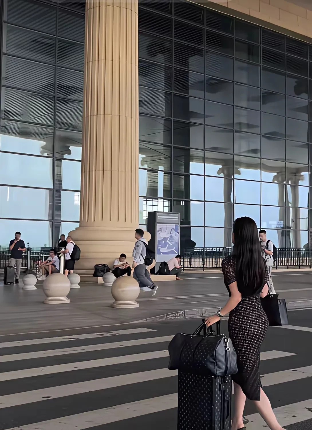 长得怎么样已经不重要了。