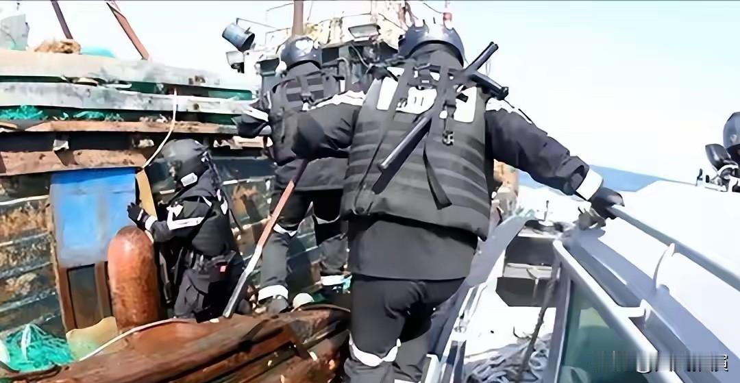 闹出人命了！韩国海警扣押两艘中国渔船，一名船员死亡5月9号这天海上出了一件让
