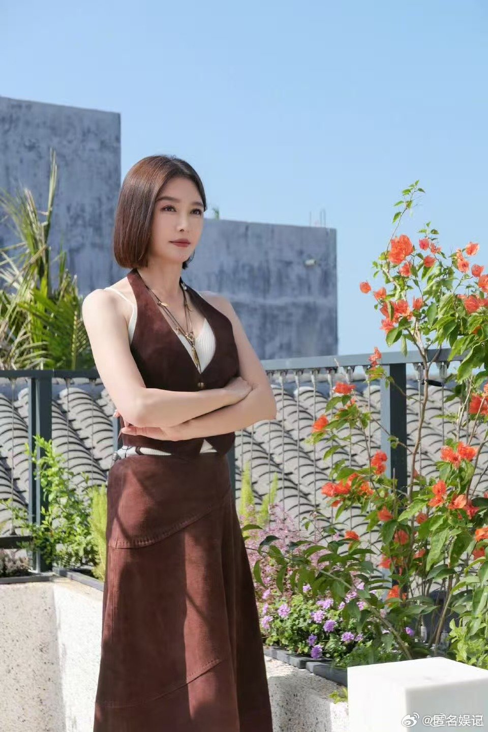 秦岚道歉亲爱的客栈温柔的人总习惯先低头，秦岚的每一句道歉，都藏着细腻与体贴