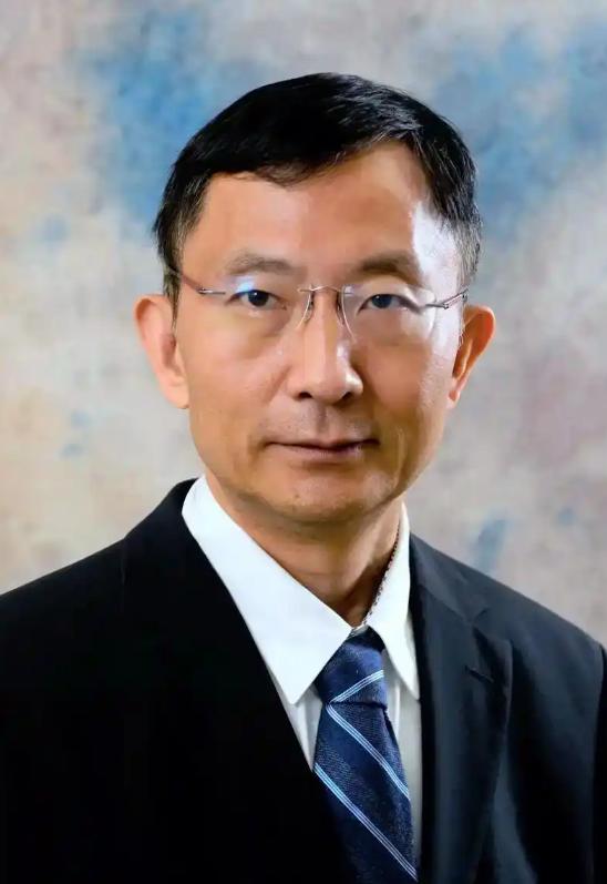 “如果有一天我执掌中国，我一分钱就把她卖给美国！”2013年，北大教授焦国标发表