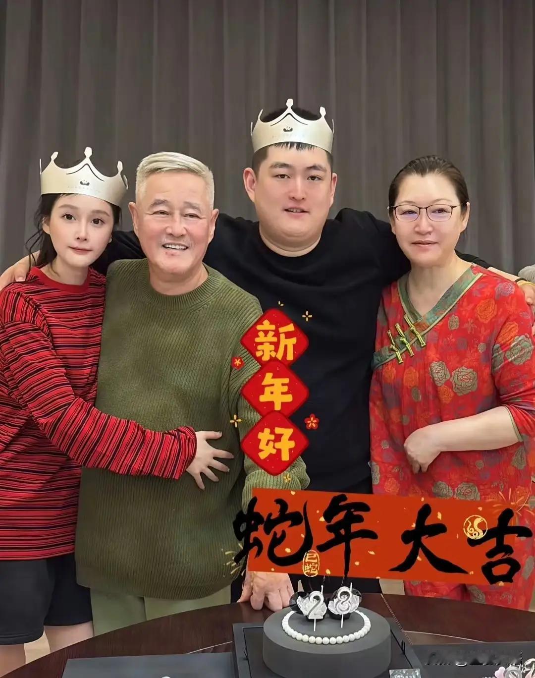 2月22日下午，赵本山女儿球球，猛地冲上了热搜。并非直播翻车——而是球球将那扇