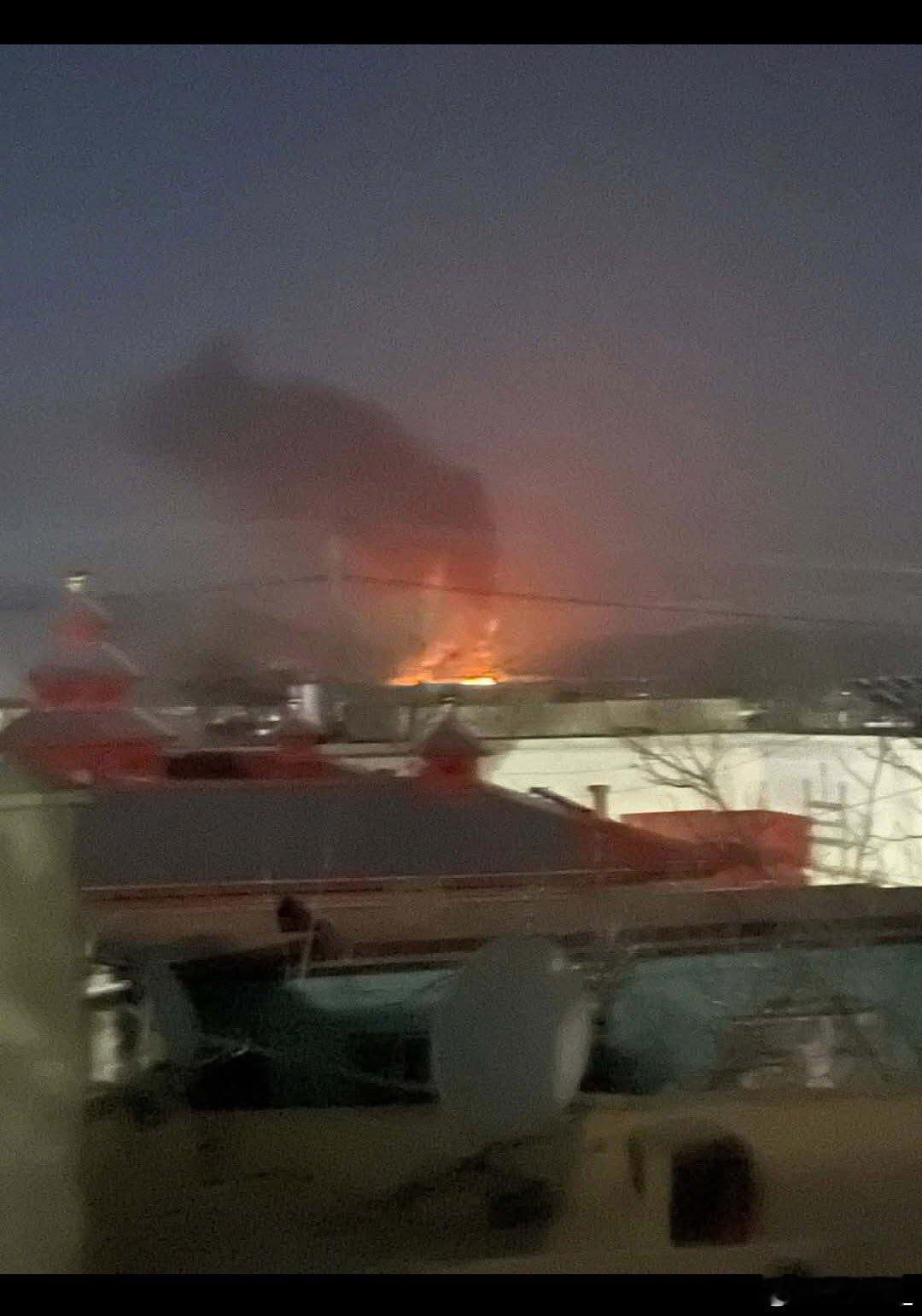 巴基斯坦国防部长宣布，在历经数个月以牙还牙的冲突后，巴基斯坦与阿富汗处于“公开交