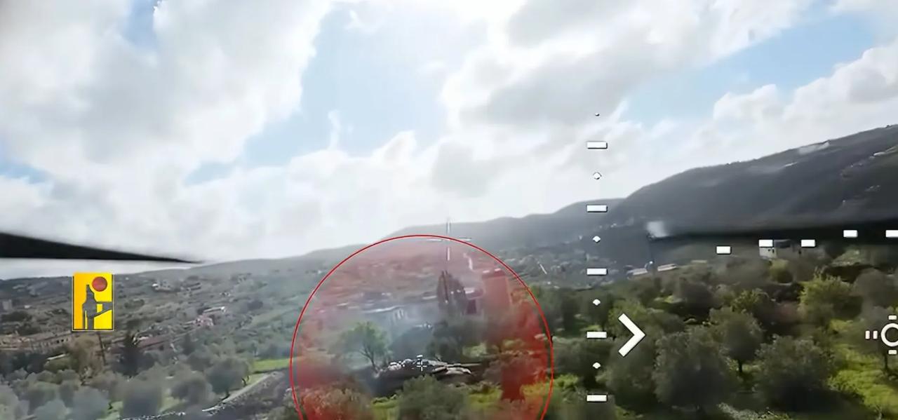 黎巴嫩真主党的FPV攻击以军梅卡瓦主战坦克，画面十分清晰，没有任何噪点，看来是光