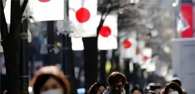 “五一”正在结算中，有日媒报道中国五一假期，有人定好的航班却被取消。日本网友嘲讽