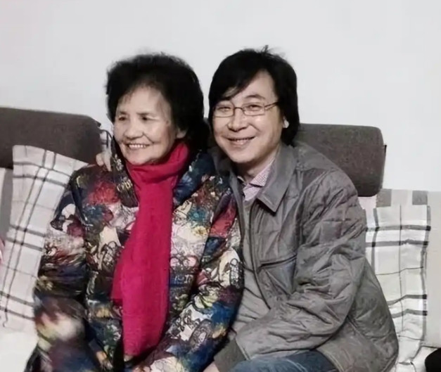 一天，廖昌永对妻子说：“我妈七十多岁了，还有糖尿病，我想接她来一起住，可她是农村