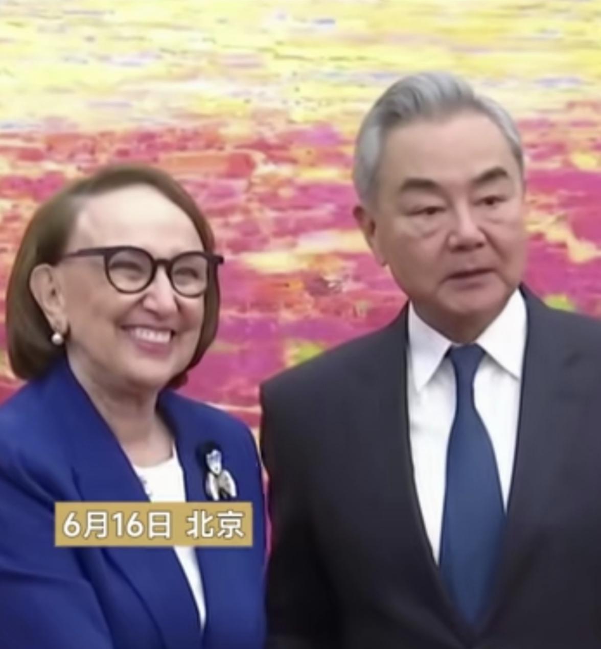 一个犹太裔拉美女性，正在接近联合国最高职位——她叫蕾韦卡·格林斯潘1955年