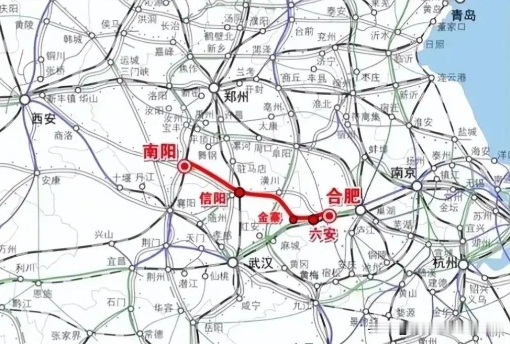 河南今年初定下要开工两条高铁，结果都到9月中旬了，连个影子还没见着。信阳那边倒是