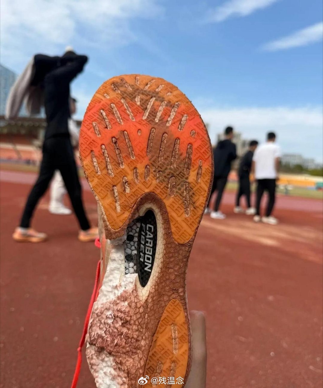 网友买的李宁鞋子，据说是高科技
