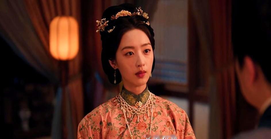 陈妈妈死死掐住她的下巴，把毒药一碗灌进喉咙。她拼命抠着门缝嘶哑地喊爹，一门之