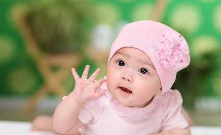 女宝宝的屁屁总有一股臭味, 是生病了吗? 宝妈说, 养女孩要精细些!