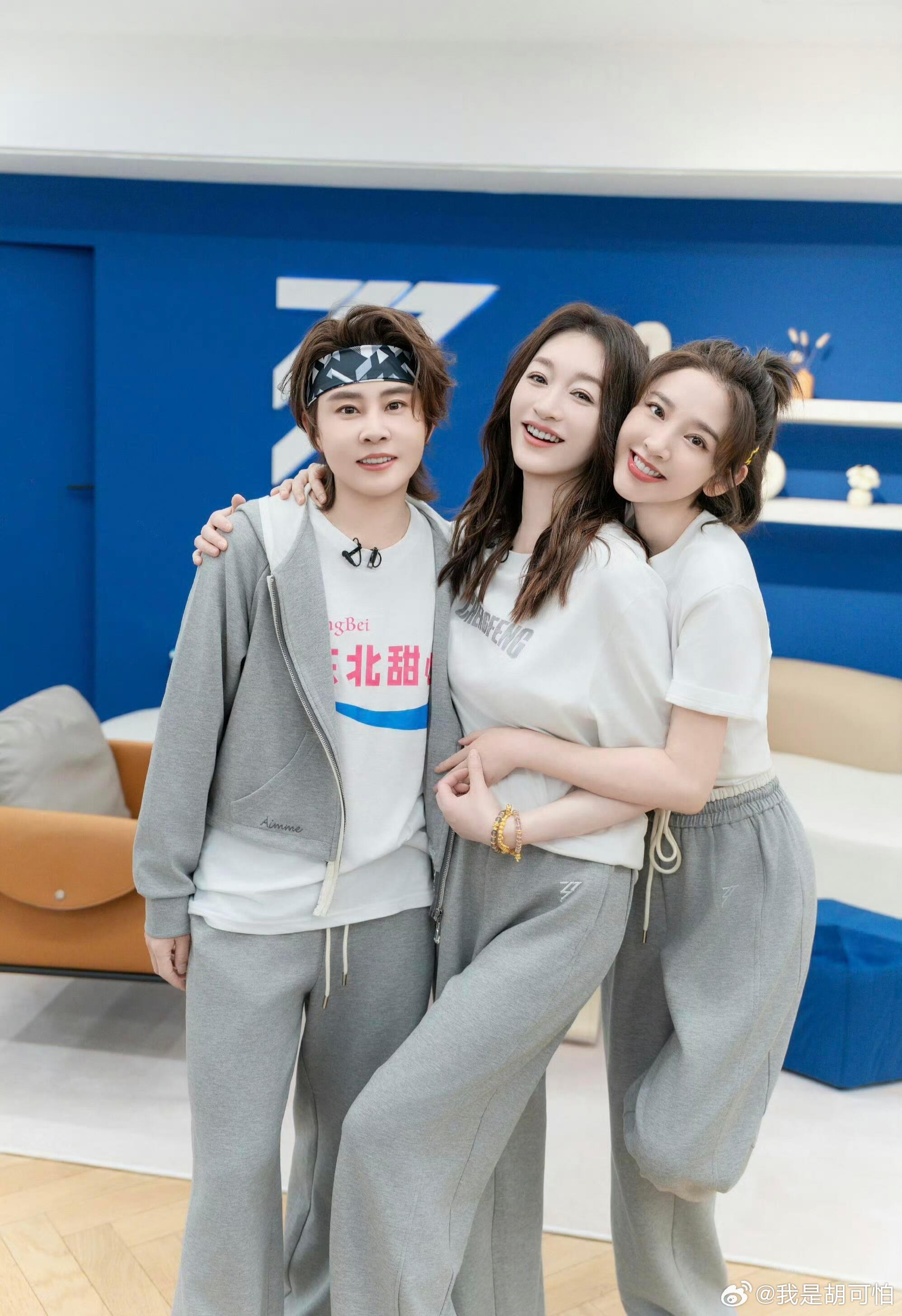 浪姐也要这么刻意的麦…..麸吗，怎么都磕上她俩cp了王濛说没人能管李小冉