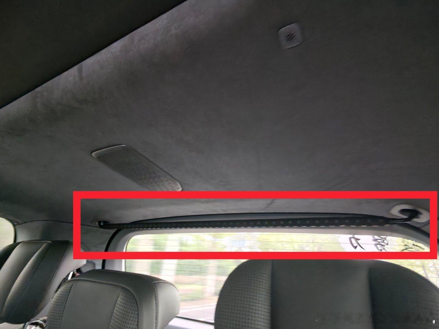 一直都说极氪的活动细节很到位，就连接人用的极氪009都是装上了晾衣架的，一般极氪