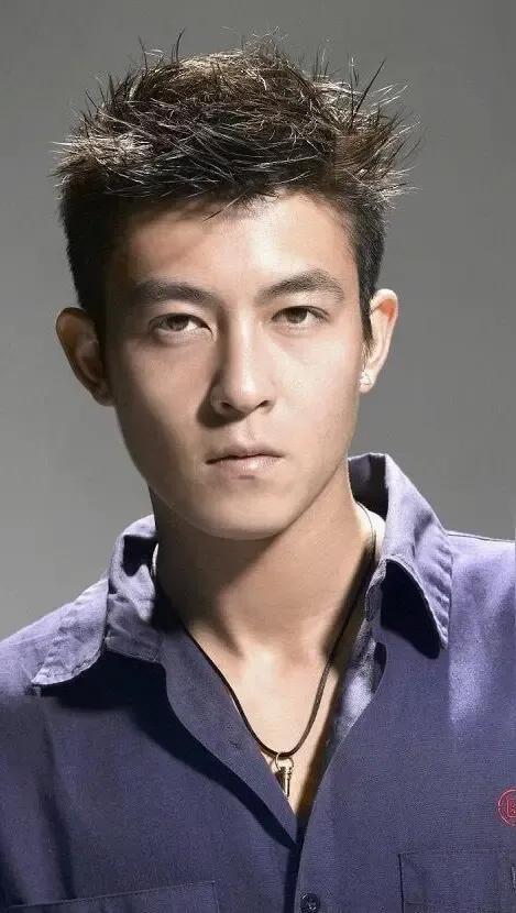 吴彦祖英语课这么火，陈冠希也应该加入这个赛道。吴彦祖英语课卖398元，现在销量已