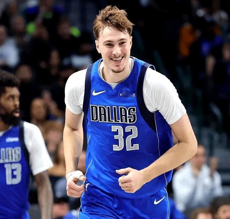 别叫他“小詹姆斯”了。他18岁，场均19+6，三项命中率压过同期的勒布朗。昨