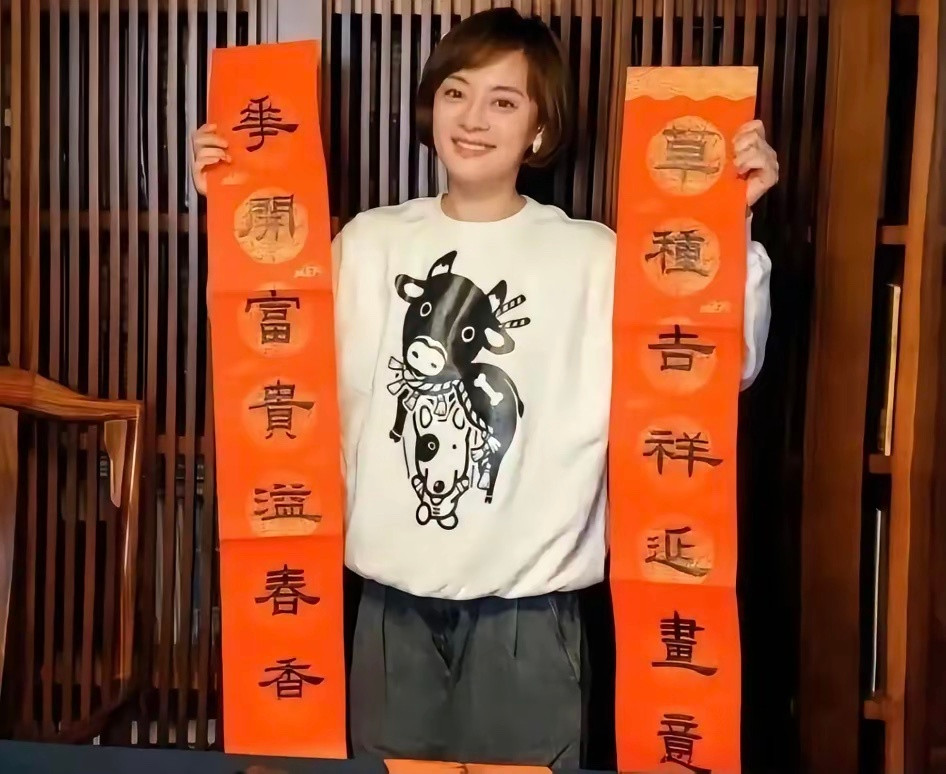 很佩服孙俪，跟一般演员还真的是不一样。能静下心来打磨演技，也能静下心来写字！孙俪
