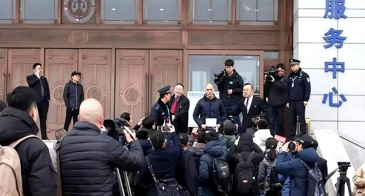 张志超案我关注很久了，当初看新闻就觉得奇怪。一个十五岁的孩子，怎么能在五分钟内完