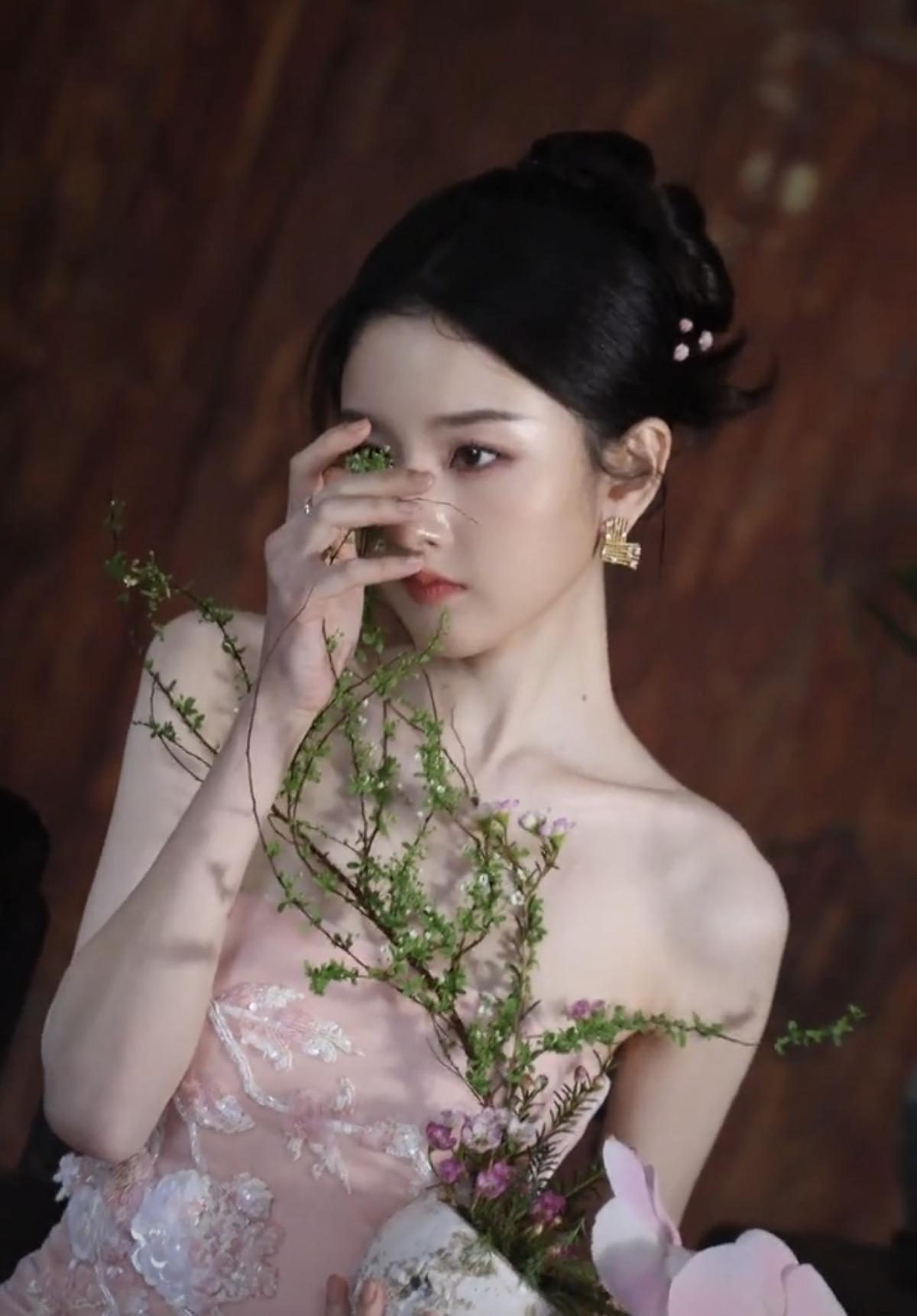 宋祖儿好漂亮，穿着这套礼服感觉仙气飘飘轻盈又飘逸[比心]古韵美人，太适配了[赞