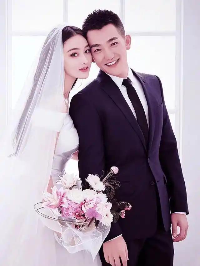张馨予何捷结婚七周年，这对“塑料夫妻”背后有何真实故事？今天是2025年8月1