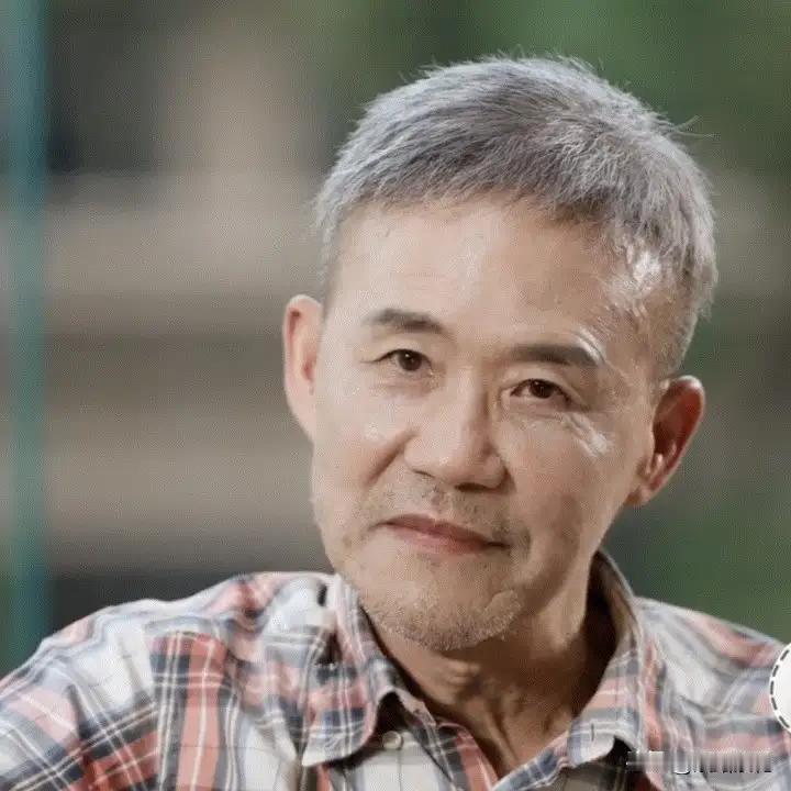 王石的心情一定很复杂吧！70多岁的年纪，本该是含饴弄孙、悠然自得的光景，却硬生生