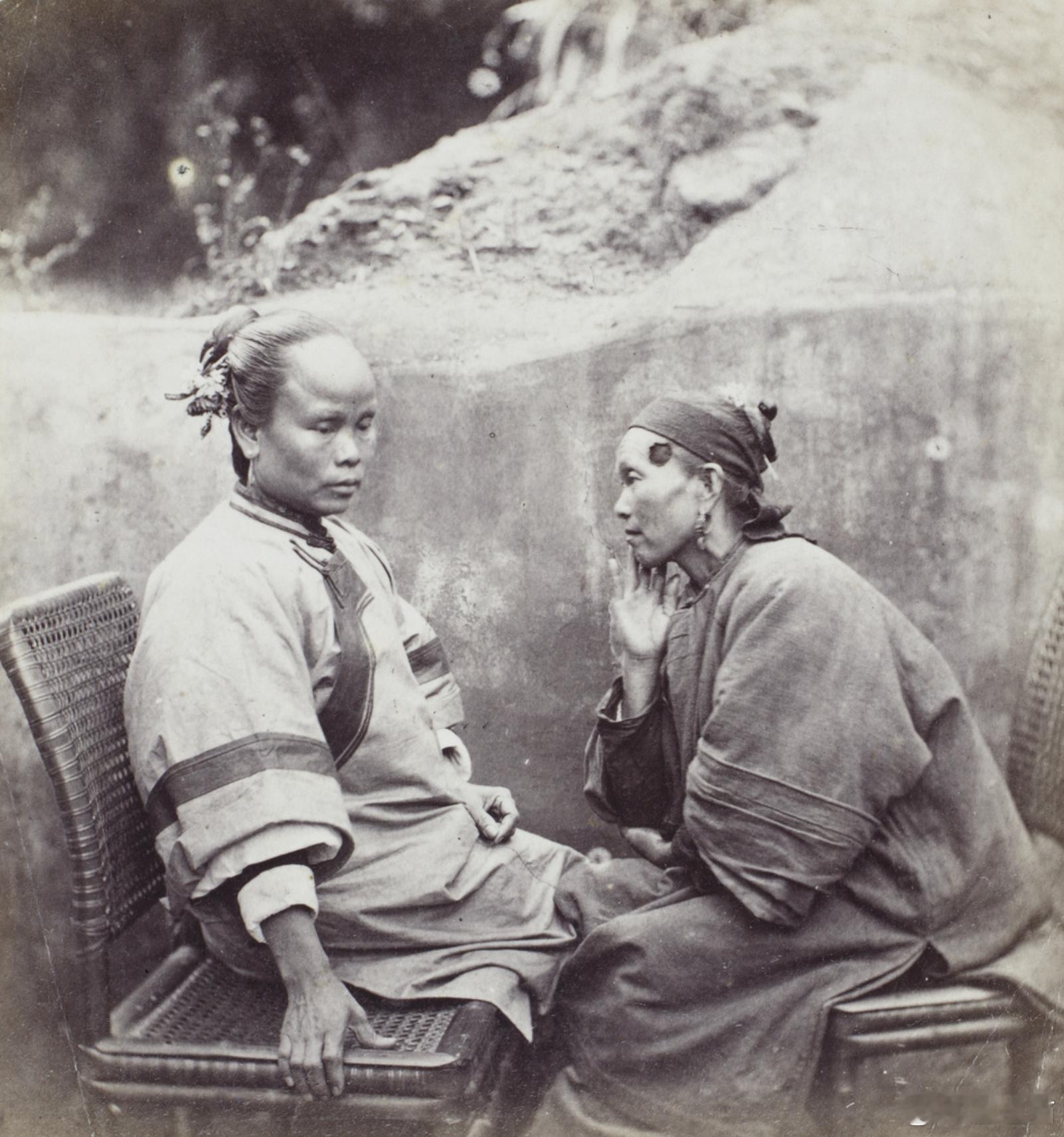 两位正在聊天的女子，福建厦门​​​
