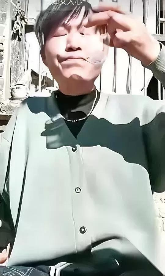 酒神没了栽在了酒杯里你知道他拿命换了多少钱吗？河南漯河靠拼酒走红的网