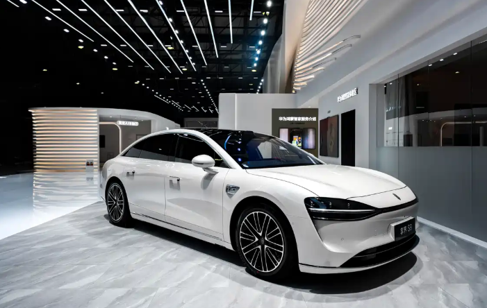 享界S9S9T新配色首发亮相，享界将于年内推硬派SUV家用MPV享界S9新车色