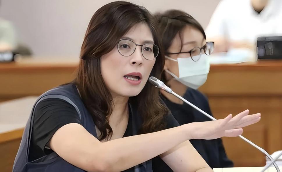 郑丽文终于下定决心，在昨天的国民党中常会上郑丽文再次决定，于今年4—6月到访大陆