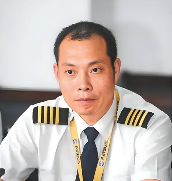 2018年，英雄机长刘传建拯救上百个生命，被川航奖励500万元，然而，她的妻子却