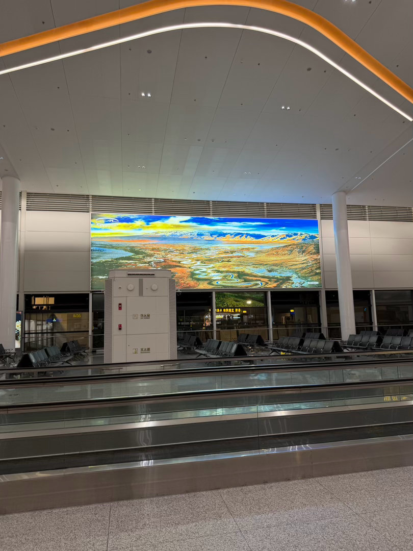 每次飞新疆都要感慨，我们中国真的是大尤其是从东海边飞过来，尤其显得远乌鲁木齐