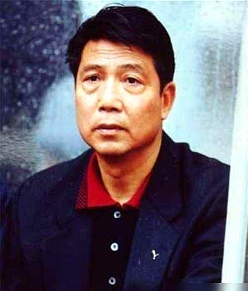 有人说他疯了，砸3000万在荒岛搞青训。每年亏空200多万，一个足球大佬，竟